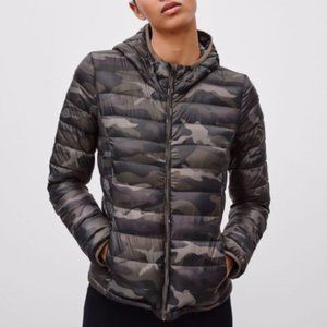 Aritzia Parklife Botanica Camo Puffer Jacket Size XXS